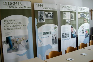 Foto der Tafeln 1 - 4 in der Ausstellung