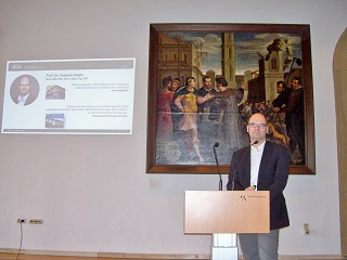 Foto von Prof. Dr. Stefan Degle bei seinem Referat